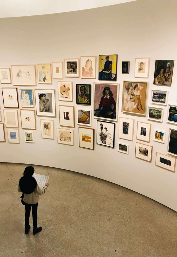 Quelles sont les meilleures pratiques pour gérer une salle d'exposition d'art locale?